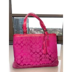 Vintage Coach Pink Fuchsia Hampton
Signature Canvas & Suede Leather Purse